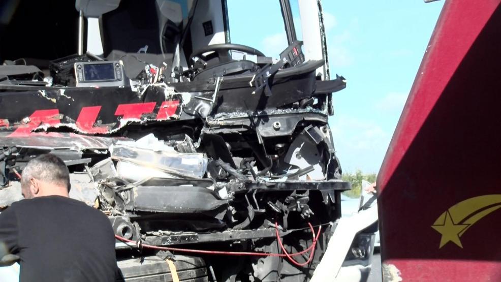 THY personelini taşıyan servis kaza yaptı: 20den fazla yaralı