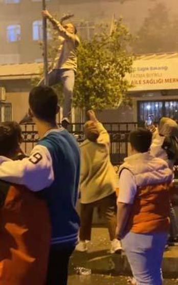 Gaziosmanpaşada asker eğlencesinde hem dans etti hem de silahla havaya ateş açtı