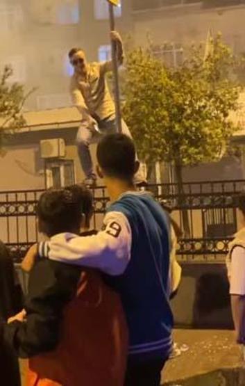 Gaziosmanpaşada asker eğlencesinde hem dans etti hem de silahla havaya ateş açtı