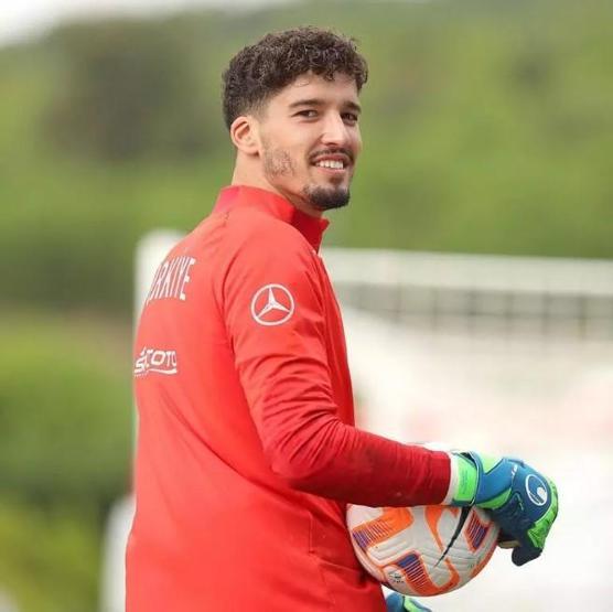 Sürpriz ikili... Altay Bayındır’ın ‘Pamuk’ aşkı