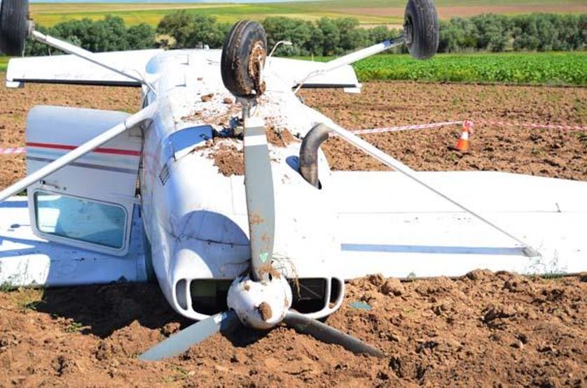 Aksarayda zorunlu iniş yaparken düşen eğitim uçağı, Ispartaya gönderildi