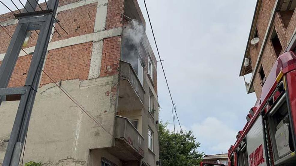 Arnavutköy’de korkutan yangın: Vatandaşlar hortumla söndürmeye çalıştı