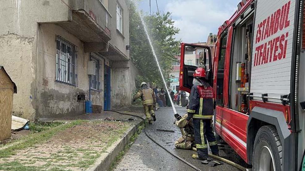 Arnavutköy’de korkutan yangın: Vatandaşlar hortumla söndürmeye çalıştı