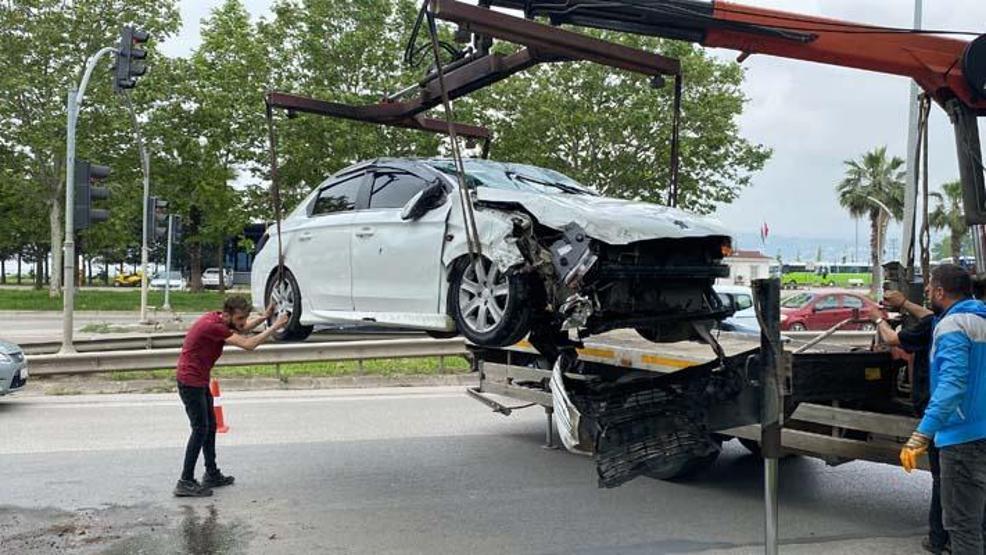 Bu otomobilden burnu kanamadan çıktı