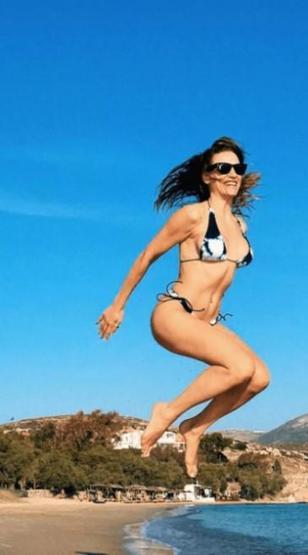 Serenay Sarıkayadan tatil pozları