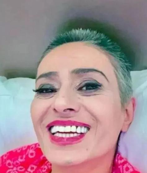 Yıldız Tilbe asker tıraşı oldu Yeni imajına yorum yağdı
