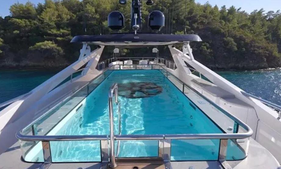468 milyon liralık yatta özel kutlama... Acun kimler ağırladı
