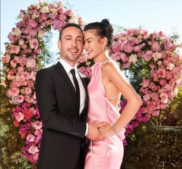 Demet Özdemir kıvrak dansıyla gözleri üzerine çekti