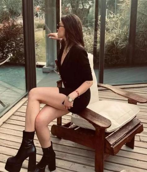 Dilara Aksüyek son pozlarıyla nefes kesti