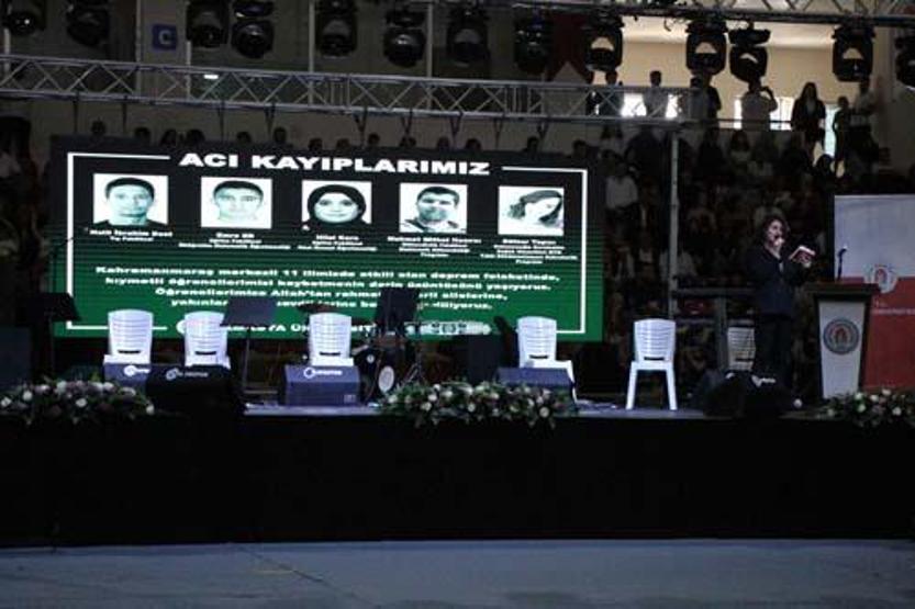 Mezuniyet töreninde ağlatan pankart