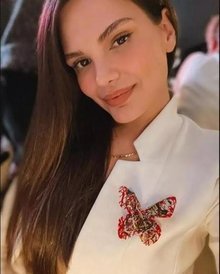 Tolgahan Sayışman ve eşi Almeda Abazinin aile saadeti