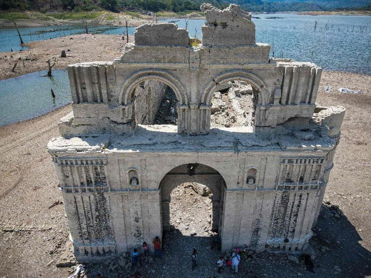 Meksikada su altında kalan tarihi kilise, kuraklıkla gün yüzüne çıktı