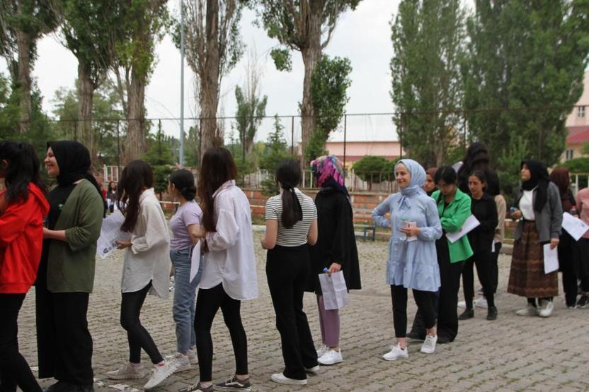 2023 YKS maratonu: Üçüncü ve son oturum YDT sona erdi