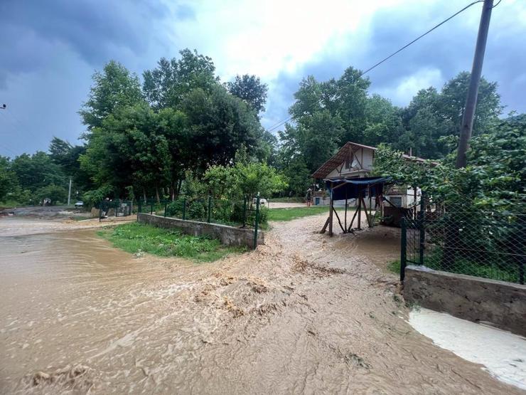 Düzcede 21 köyde dereler taştı