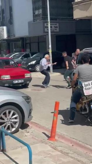 Adanada akılalmaz olay Sevgilisine çarpan yaşlı adamı bıçakladı