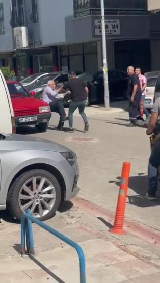 Adanada akılalmaz olay Sevgilisine çarpan yaşlı adamı bıçakladı