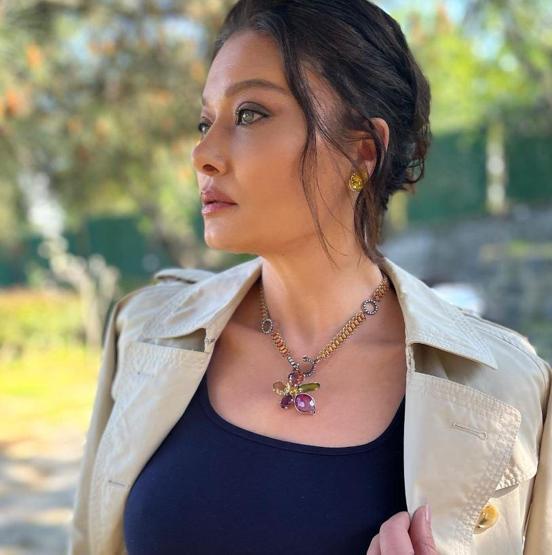 Nurgül Yeşilçay kardeşini paylaştı