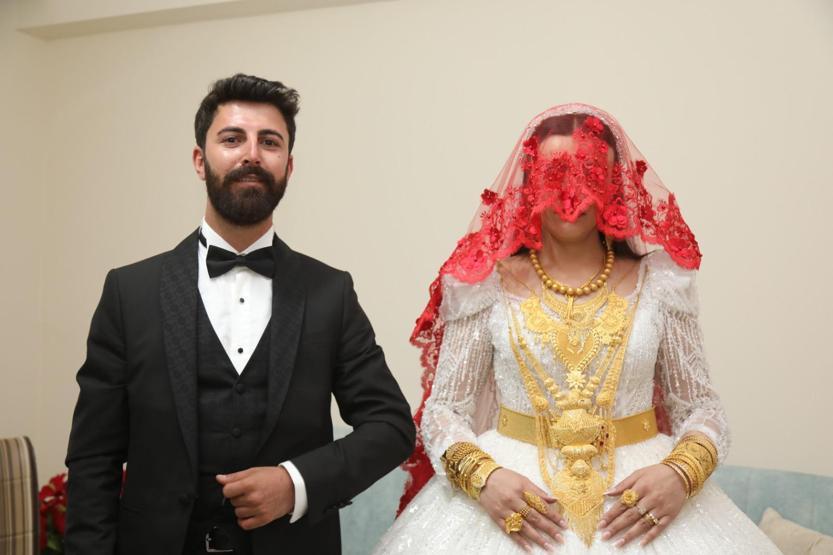 5 saat süren takı töreni: Damada 6 milyon lira, geline 4 kilo altın