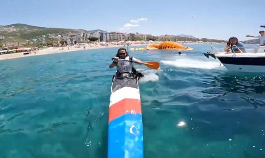 Kanoya binip yamaç paraşütü yaptı