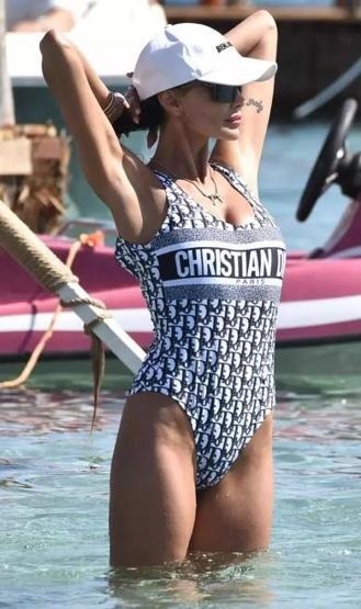 Özge Ulusoy, Çeşmede şov yaptı