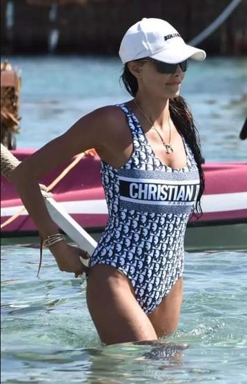Özge Ulusoy, Çeşmede şov yaptı