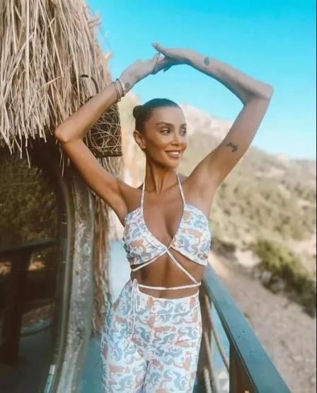 Özge Ulusoy, Çeşmede şov yaptı