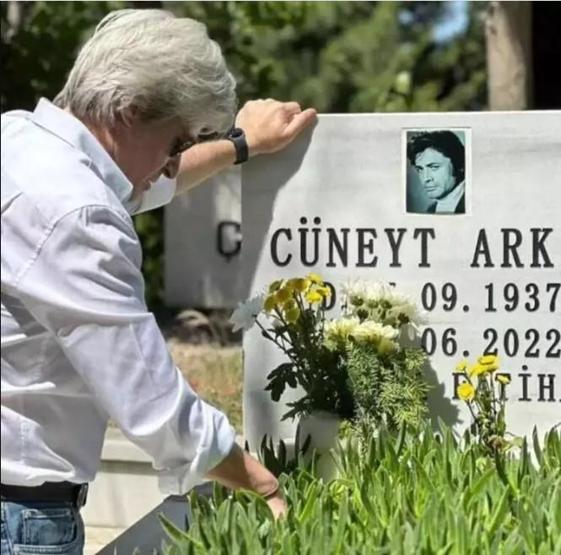 Cüneyt Arkının oğlundan duygusal paylaşım