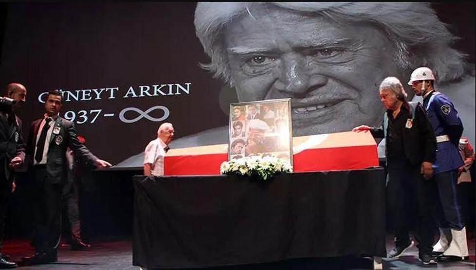 Cüneyt Arkının oğlundan duygusal paylaşım