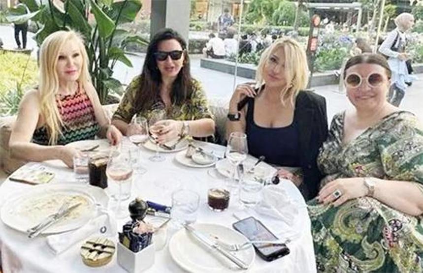 İlk fotoğraf tatilden... Özlem Yıldız aşkı buldu