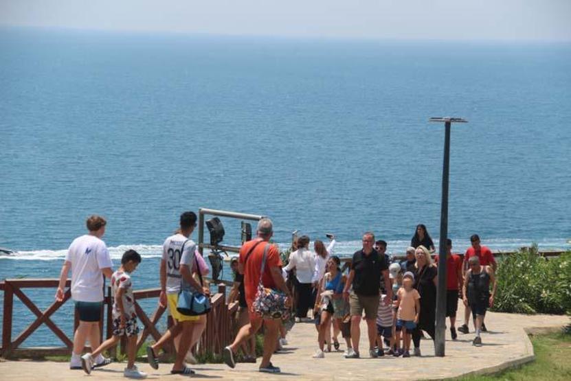 Antalyanın dünyaca ünlü şelalesine ziyaretçi akını