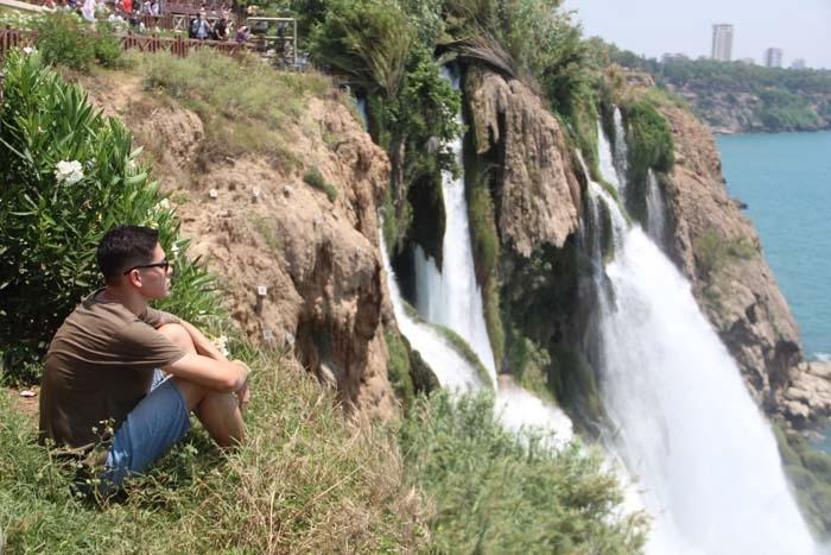 Antalyanın dünyaca ünlü şelalesine ziyaretçi akını