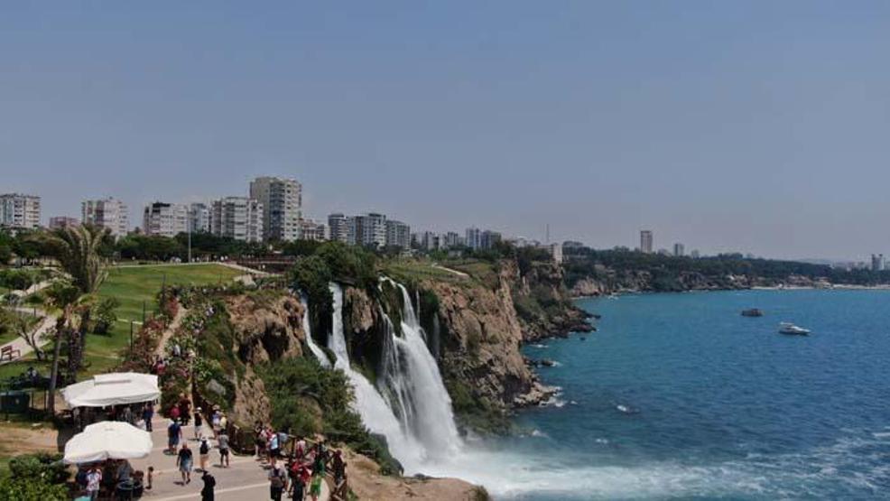 Antalyanın dünyaca ünlü şelalesine ziyaretçi akını
