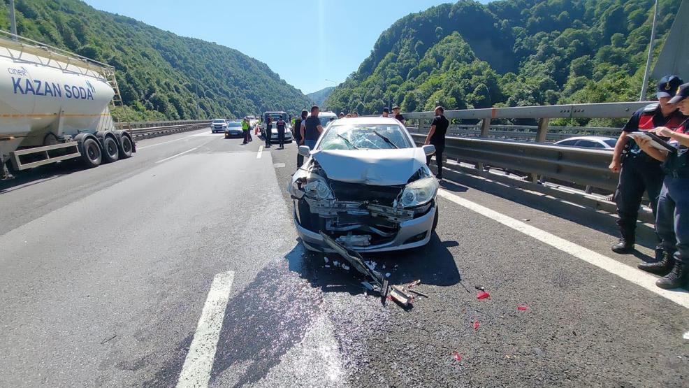 Anadolu Otoyolunda zincirleme kaza; 18 araç birbirine girdi