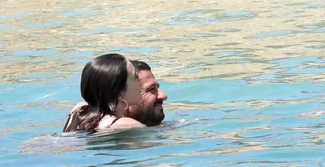 Melis Sezen sevgilisini öpmeye doyamadı