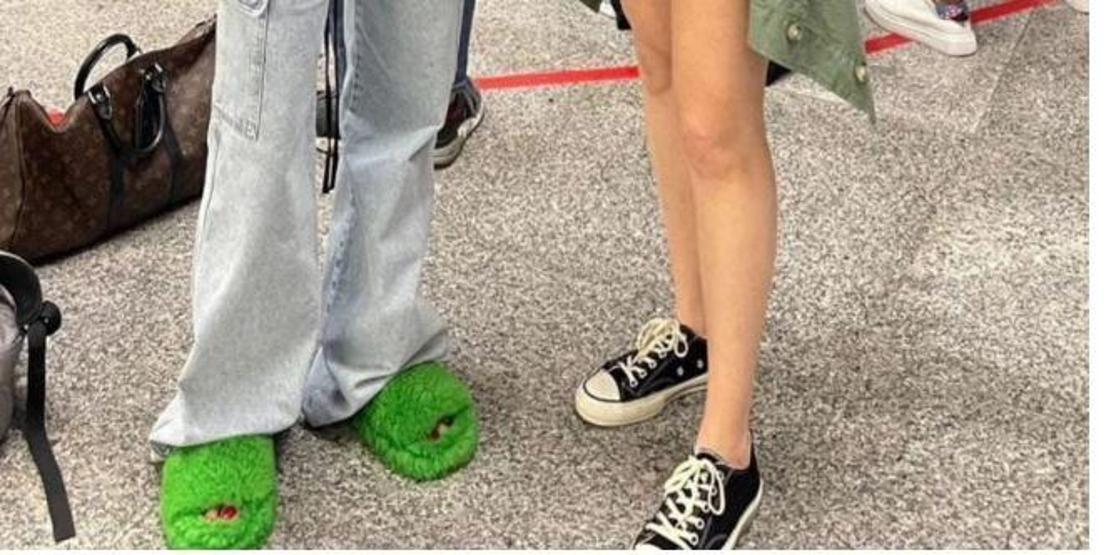 Serenay Sarıkaya terlikleri ve kovboy şapkasıyla gündem oldu