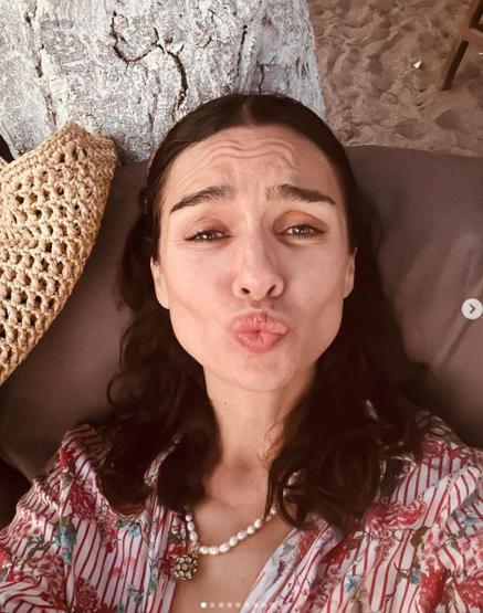 Birce Akalay genç kızlara taş çıkarttı