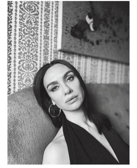 Birce Akalay genç kızlara taş çıkarttı