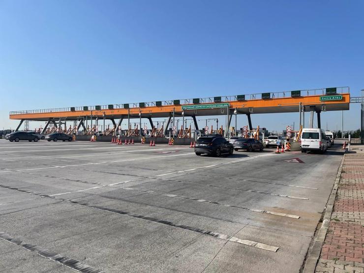 Tatilciler dönüyor Kilometrelerce kuyruk oluştu