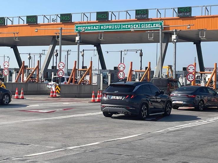 Tatilciler dönüyor Kilometrelerce kuyruk oluştu