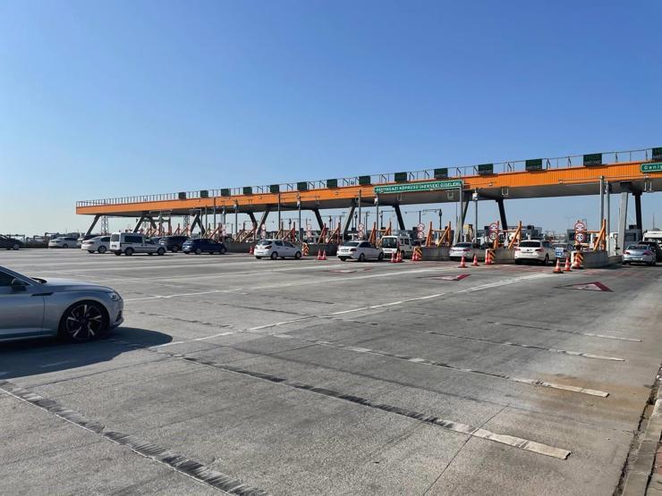Tatilciler dönüyor Kilometrelerce kuyruk oluştu