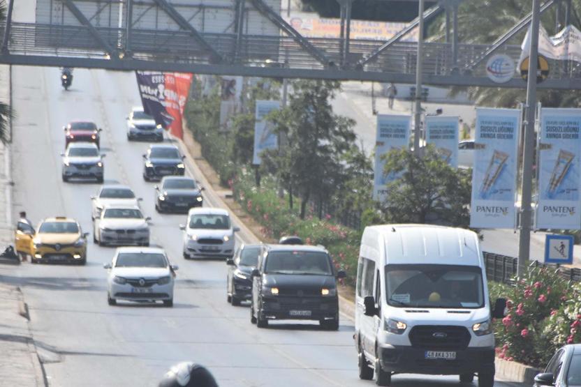 Tatilciler dönüyor Kilometrelerce kuyruk oluştu