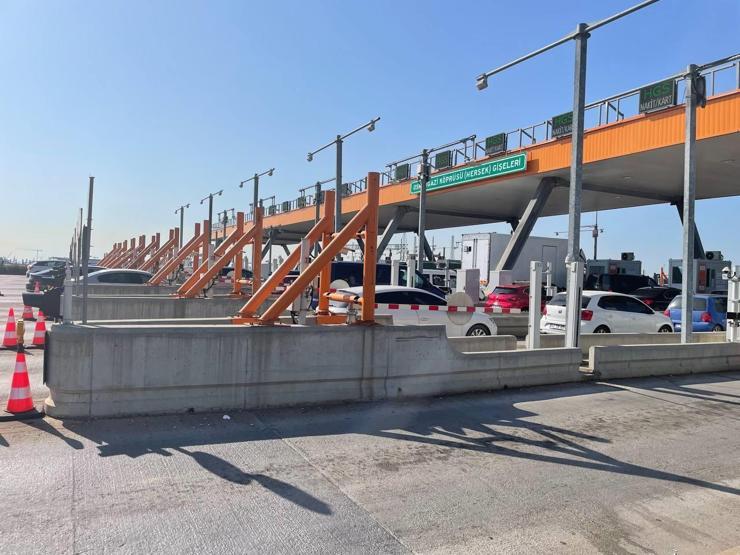 Tatilciler dönüyor Kilometrelerce kuyruk oluştu