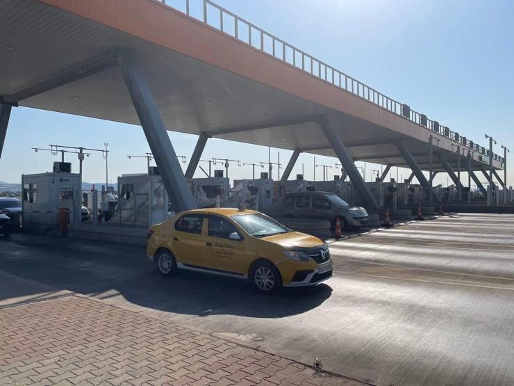 Tatilciler dönüyor Kilometrelerce kuyruk oluştu