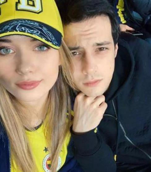 Afra Saraçoğlu sosyal medyanın diline düştü Büstiyeri yorgana benzetildi
