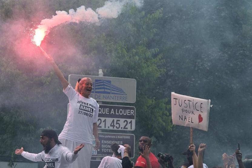 Fransa protestolarında son durum: Tansiyon düşüyor, hasar 1 milyar eurodan fazla...