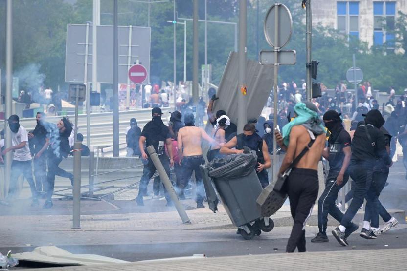 Fransa protestolarında son durum: Tansiyon düşüyor, hasar 1 milyar eurodan fazla...