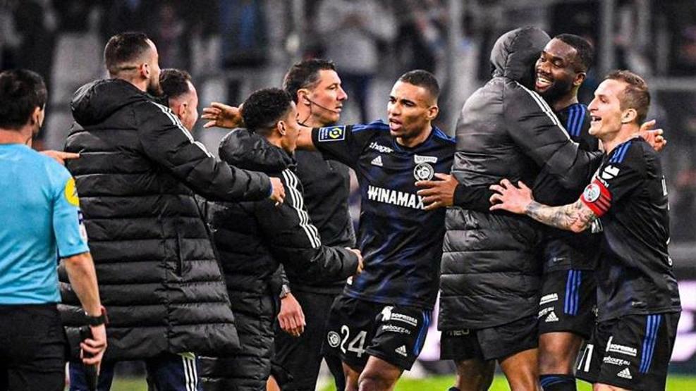 Beşiktaş Alexander Djiku için resmi teklif yaptı