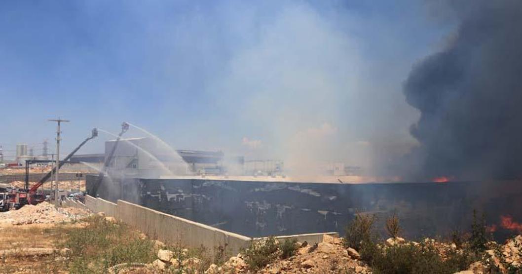 Gaziantep’te fabrika yangını; 10 kişi dumandan etkilendi