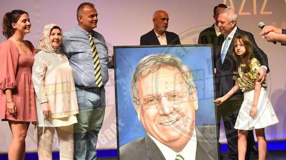 Aziz Yıldırımın duygusal anları Ağlamamak için kızının elini tuttu