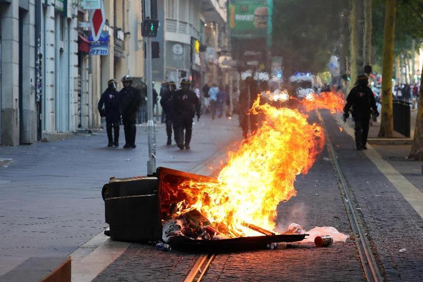 Protestoların ardından Macron’dan tartışma başlatan teklif: Para cezası keselim